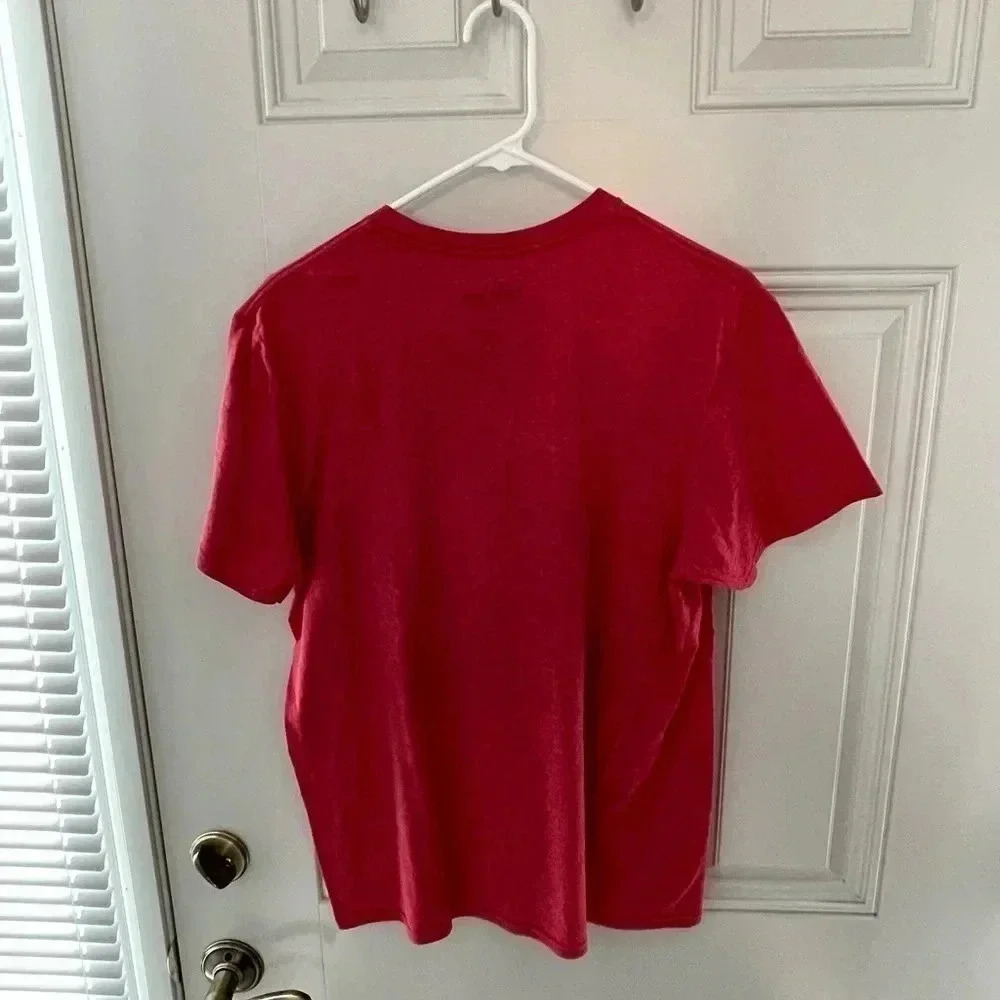 Disney Hakuna Matata Red Short Sleeved Shirt Sz Medium - Picture 4 of 5